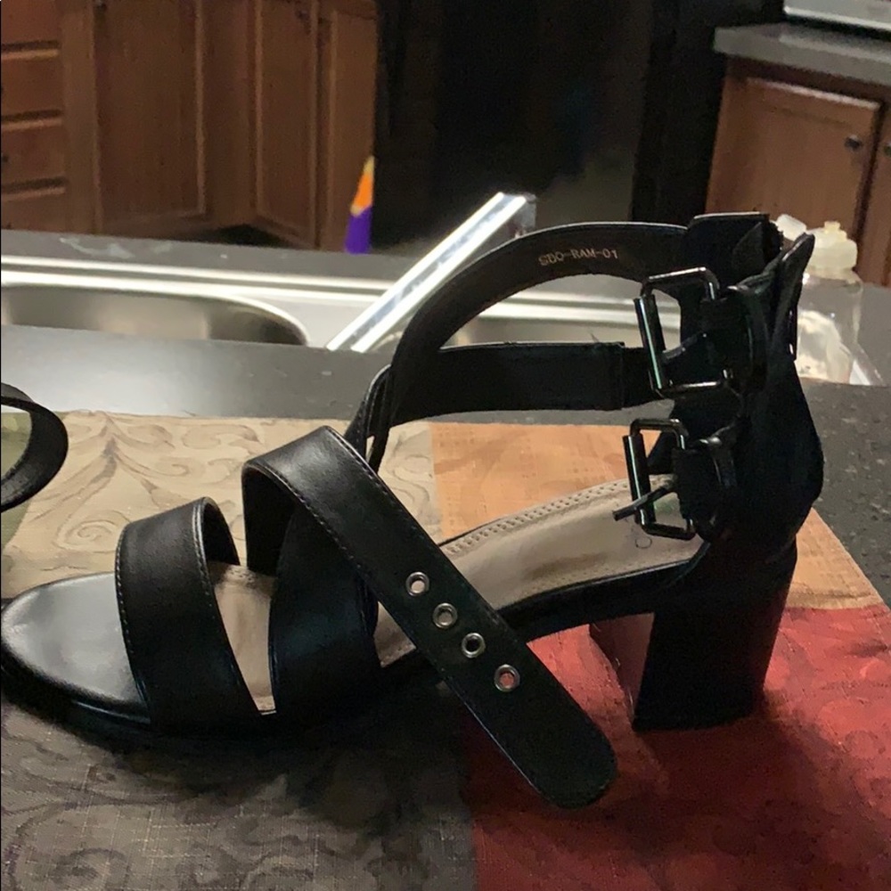 Black sandals never worn size 8